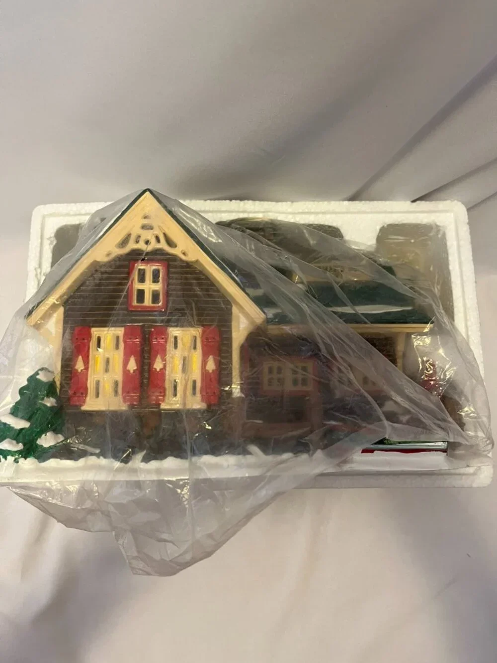 Department 56 Snow Village – Fisherman’s Nook Resort - Picture 16 of 16